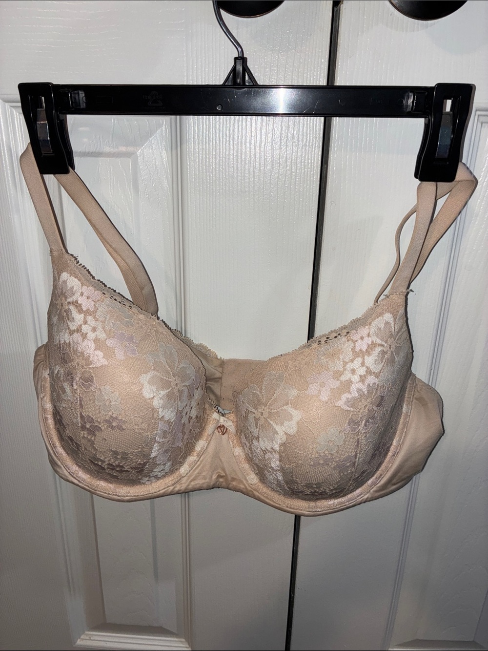 Victoria's Secret Lace Underwire Bra in Nude